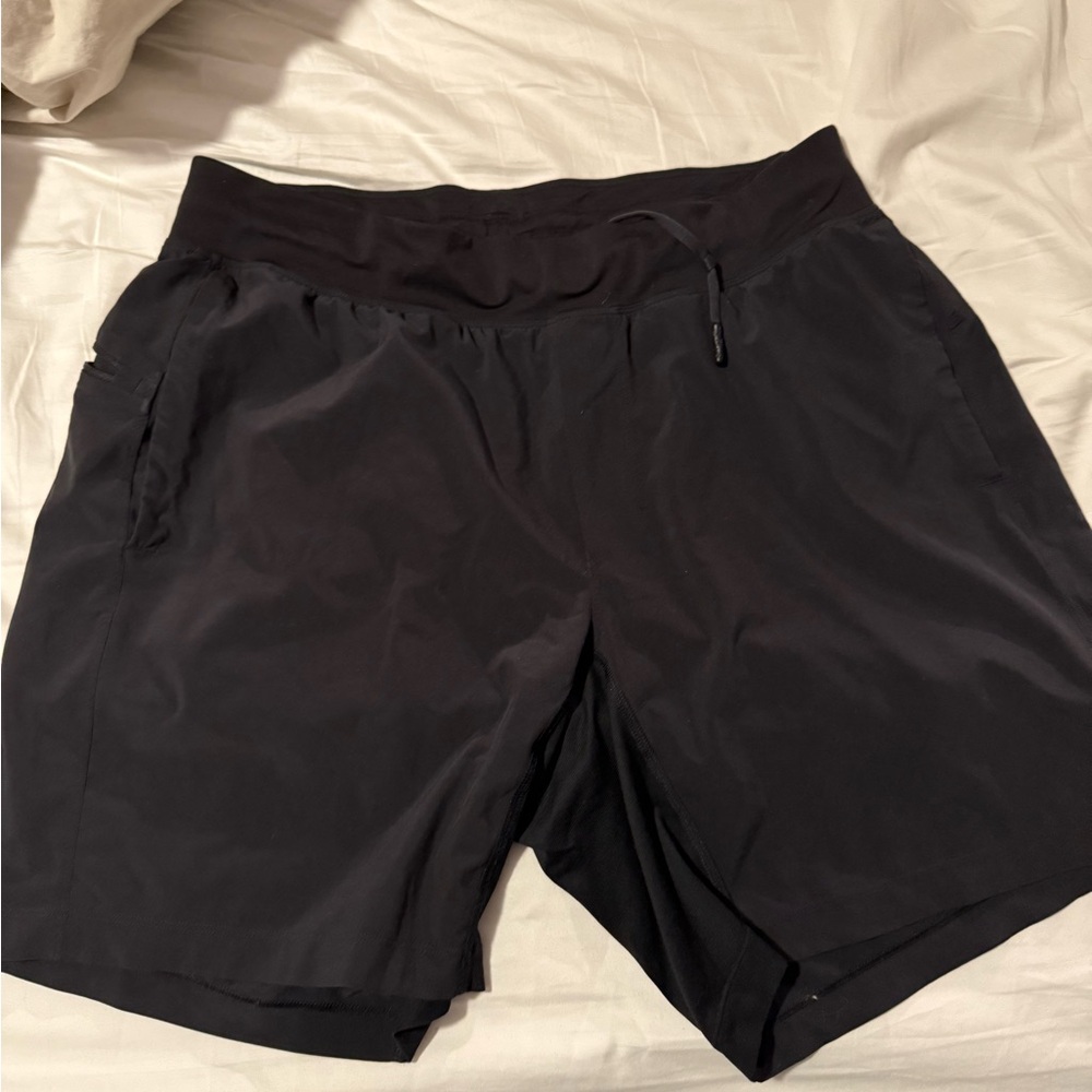 Mens Lululemon 7 inch THE shorts- size large